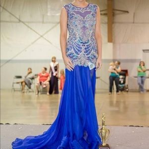 Size 6 Mac Duggal prom/pageant  in perfect condition!